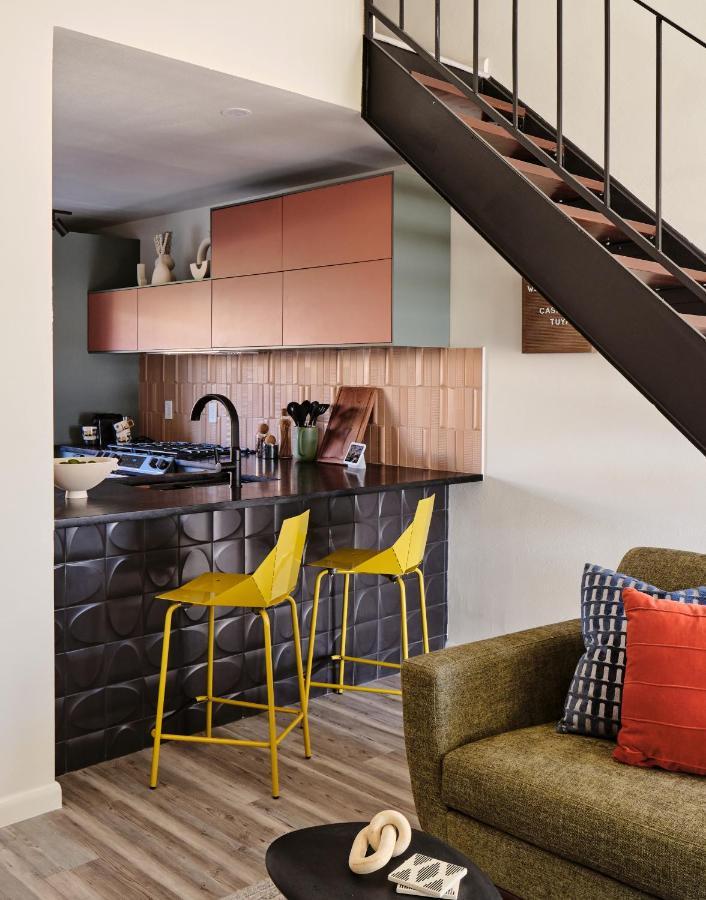 Midcentury Couples Designer Loft - Casa Tuya Lägenhet Austin Exteriör bild